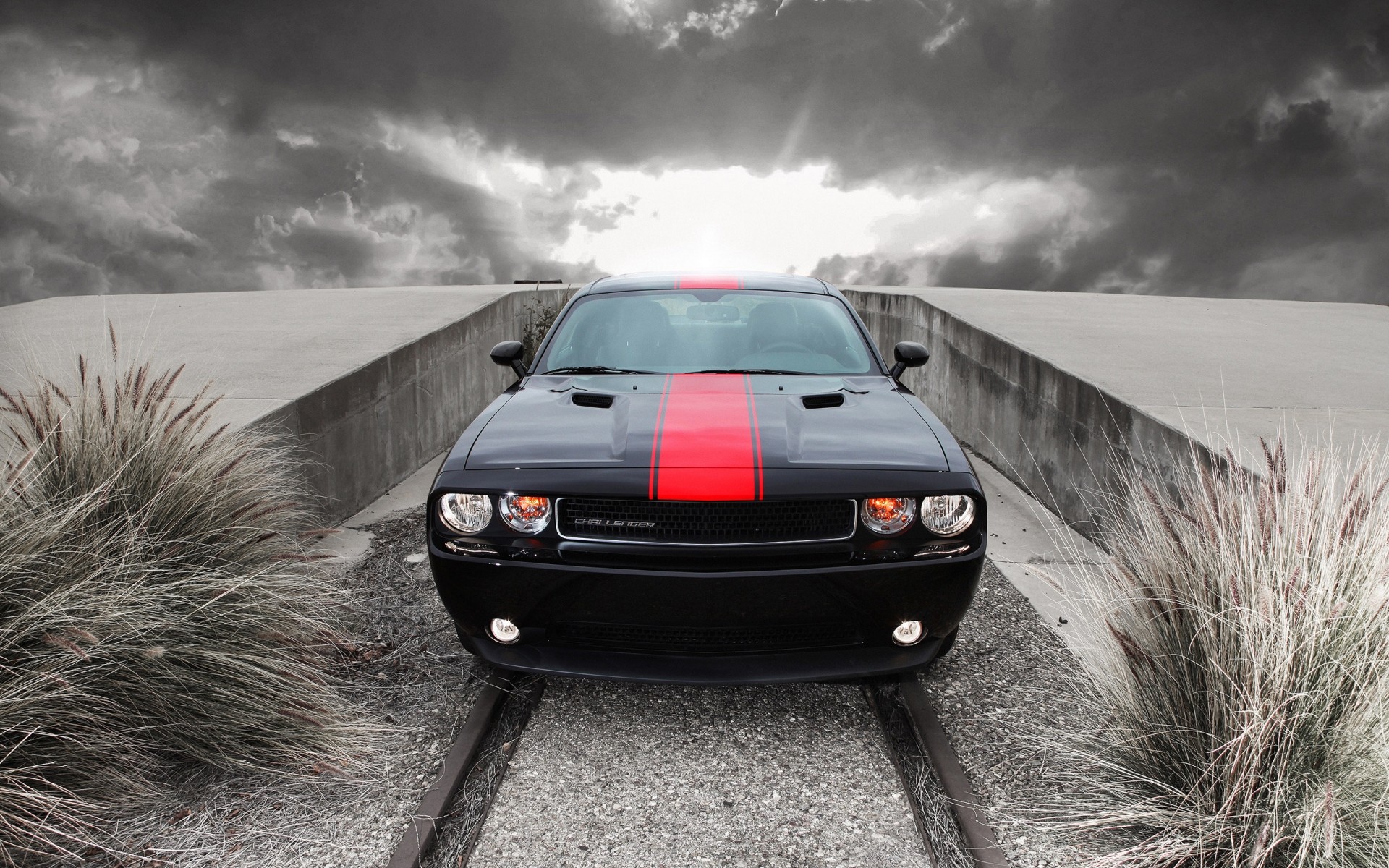 ausweichen auto schnee auto straße reisen transportsystem winter landschaft asphalt im freien straße himmel beeilen sie sich fahren aktion natur autobahn dodge challenger muskelauto