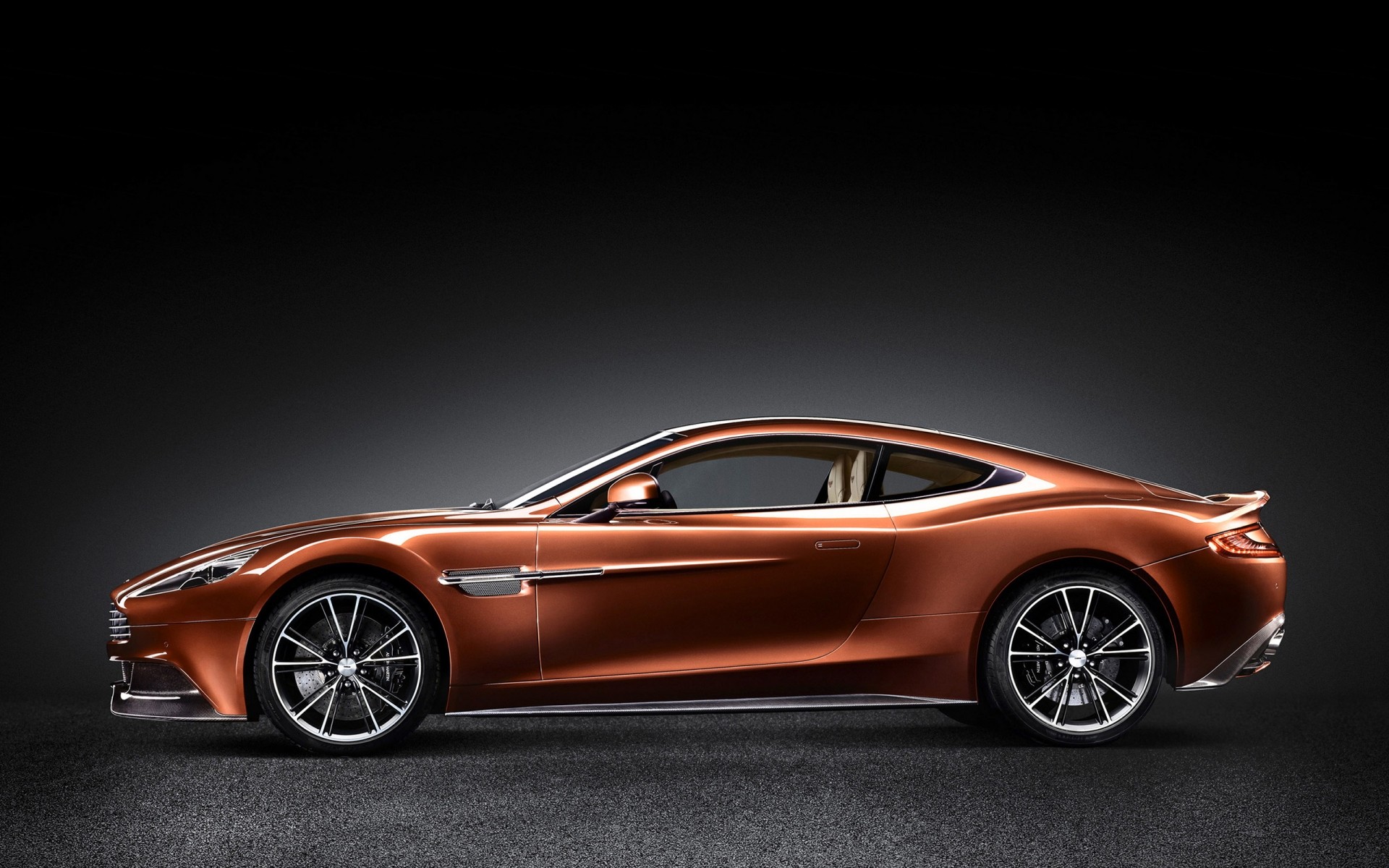 aston martin samochód samochód motoryzacja coupe szybko czarnuszka koła system transportu południe sedan chodnik pospiesz się chrom dysk aston martin vanish