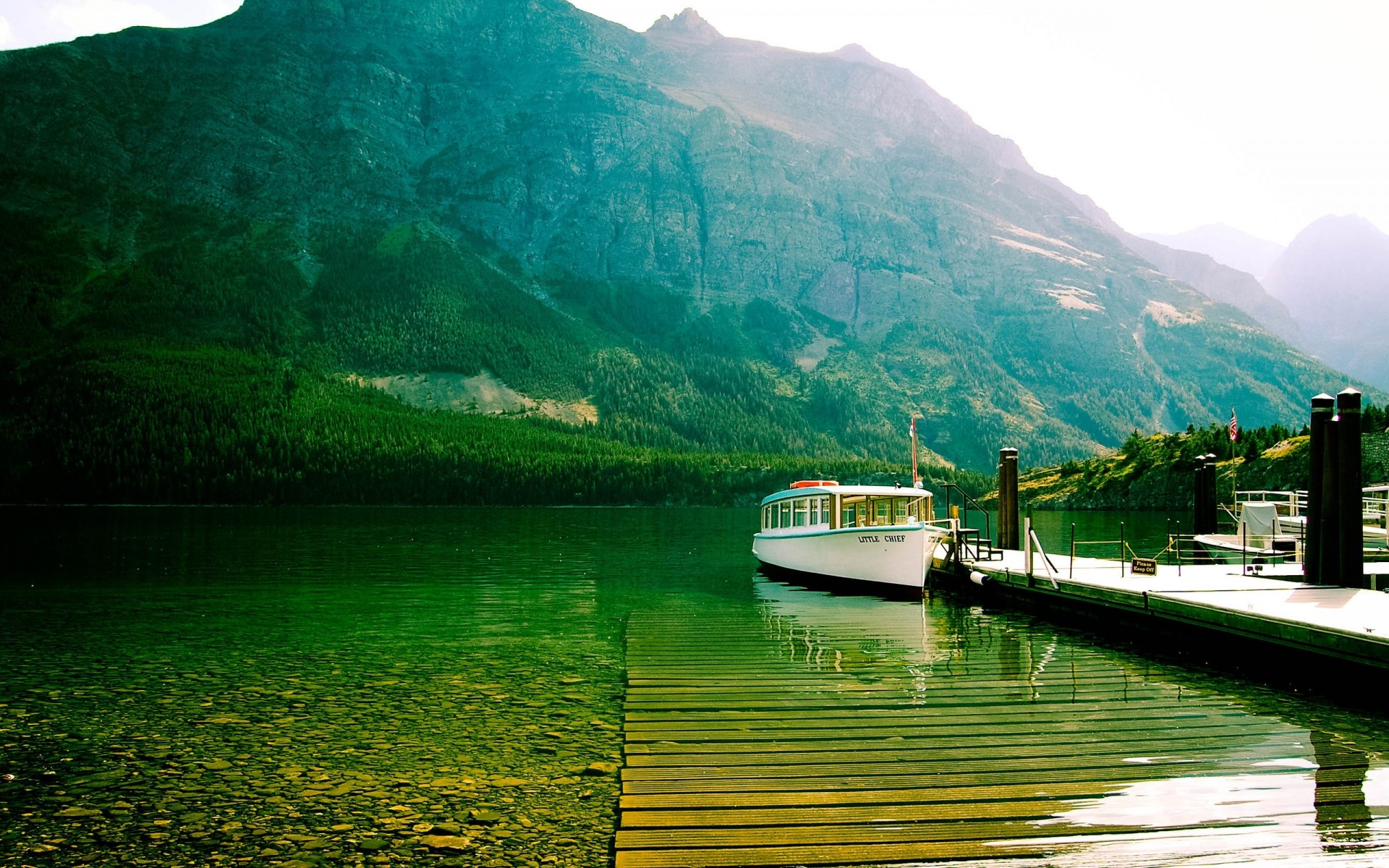 usa wasser reisen natur berge see landschaft holz sommer himmel im freien boot baum bergsee dock cutter glacier national park