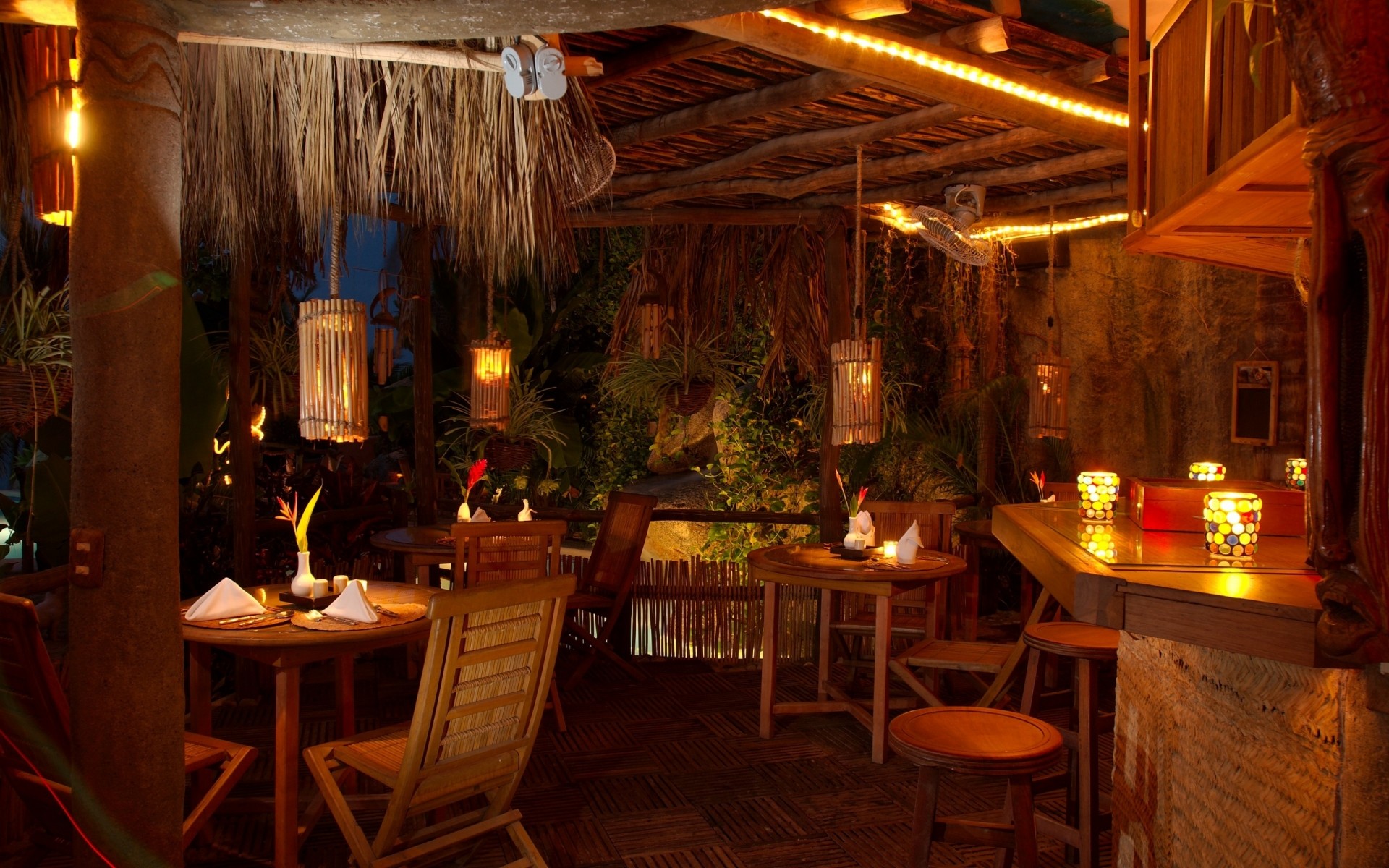 таблица мебель дизайн интерьера стул в помещении номер отель дома место лампа столовая роскошные дом посуда ресторан люстра внутри кафе место