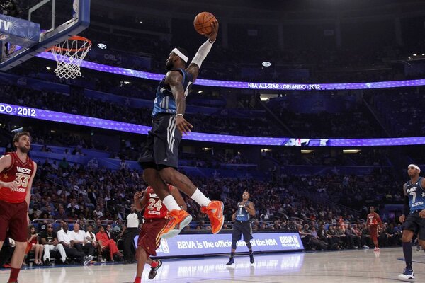 A basketball player in a jump scores a ball at a match