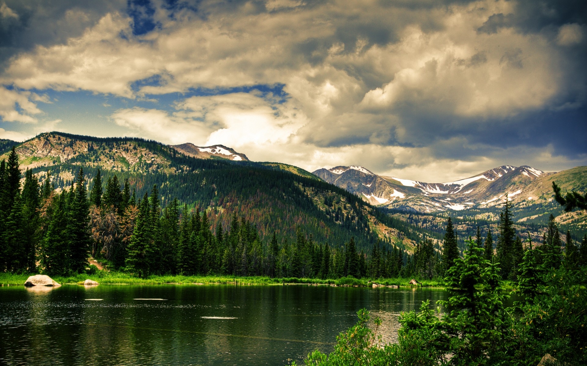 paysage lac montagnes paysage nature eau voyage neige bois réflexion ciel à l extérieur scénique arbre vallée rivière fond forêt arbres