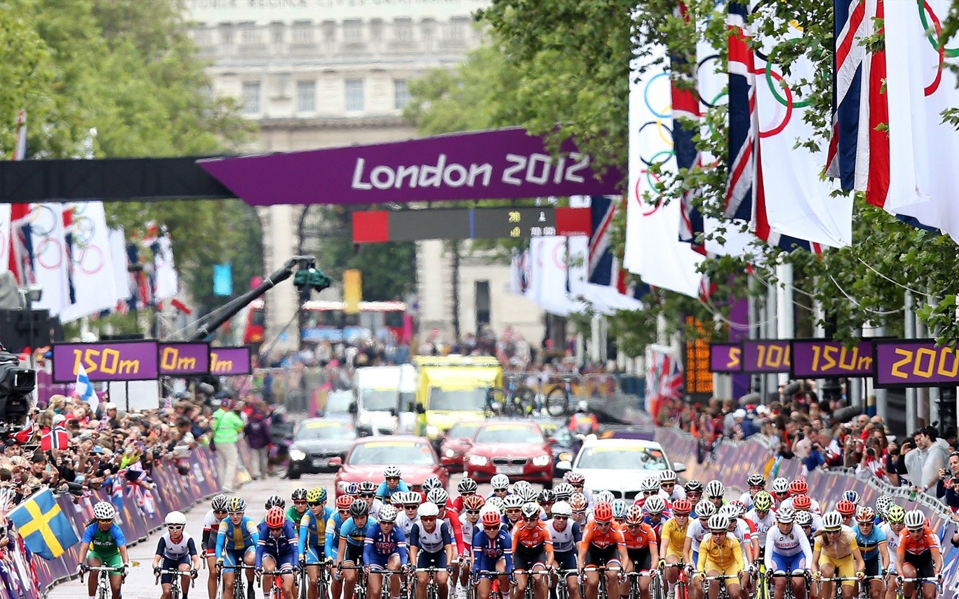 giochi olimpici folla città molti strada festival parata concorso bandiera londra giochi olimpici athelete bicicletta