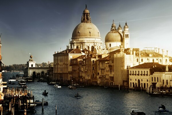 Voyage autour de la ville, apprendre la religion de l Italie