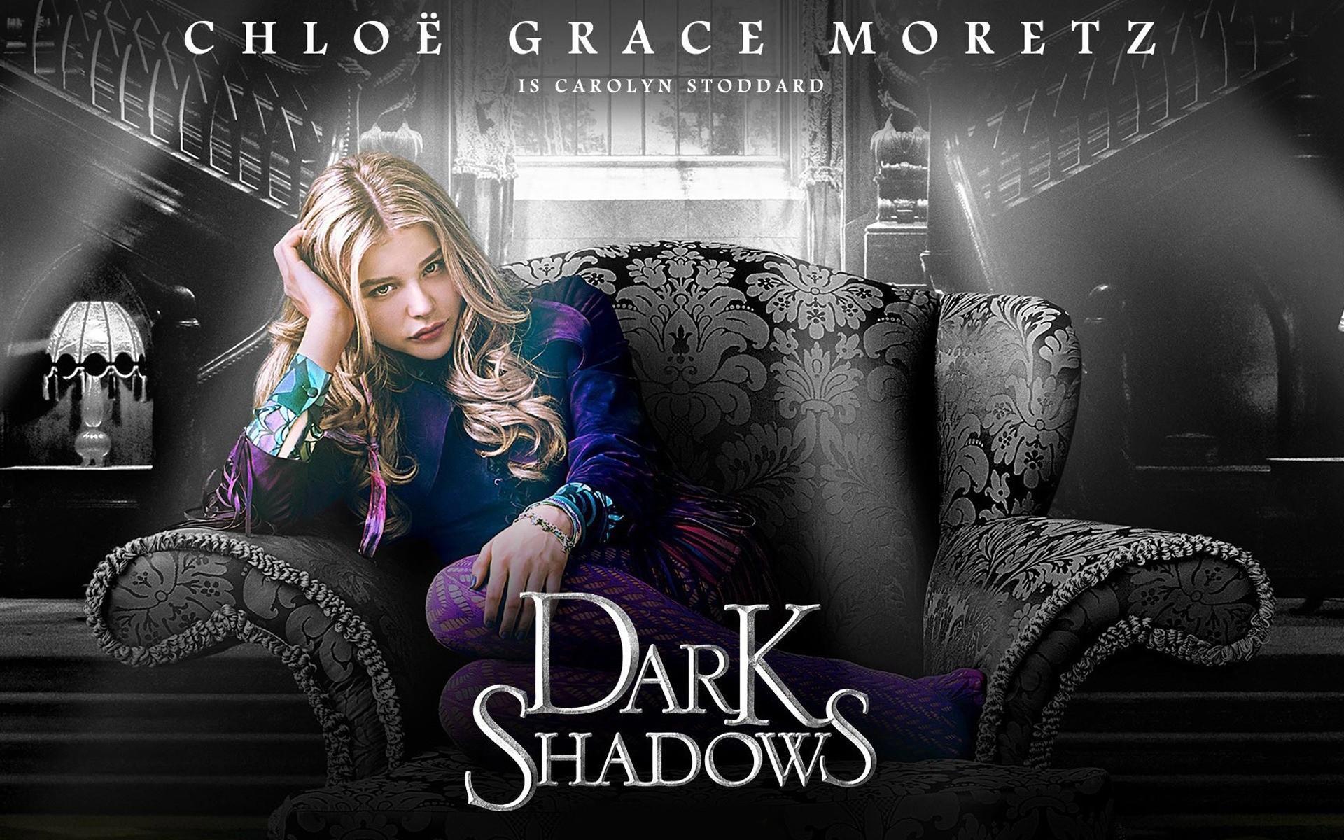 в помещении взрослый сидеть женщина мода ночная жизнь горизонтальная хлоя триллер комедия голливуд