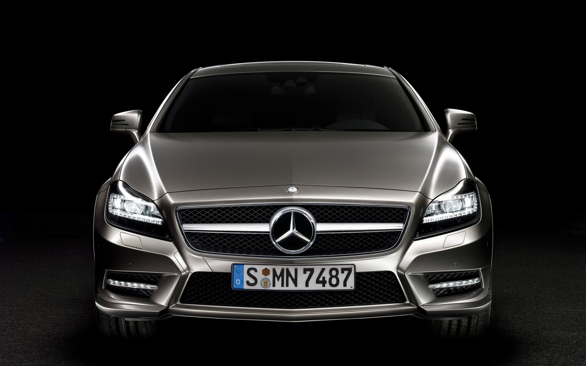 mercedes-benz voiture automobile chrome rapide voiture berline roue spectacle classique coupé système de transport lecteur puissance mercedes benz cls
