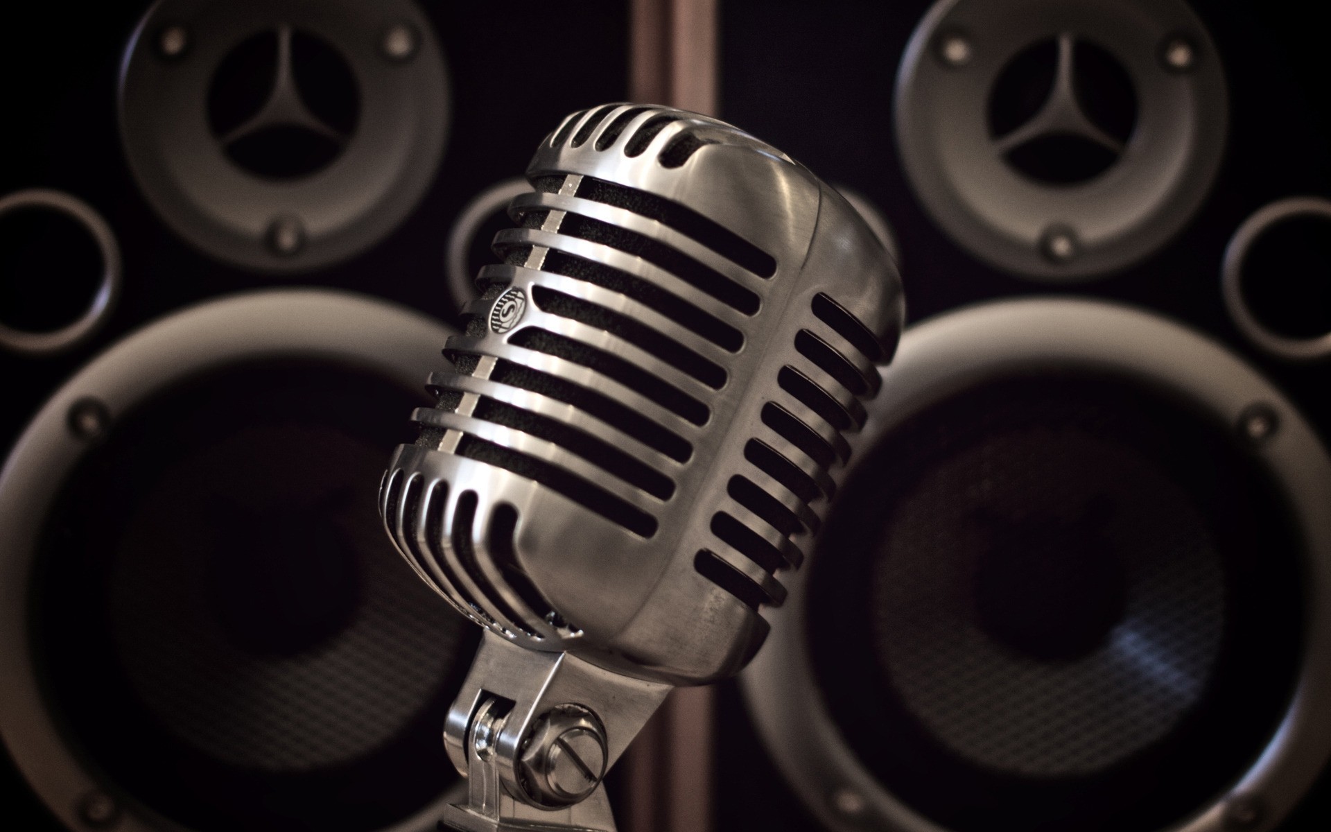 abstracción sonido hardware voz tecnología cromo altavoz acero música clásico electrónica aislado micrófono moderno metal cantar micrófono viejo