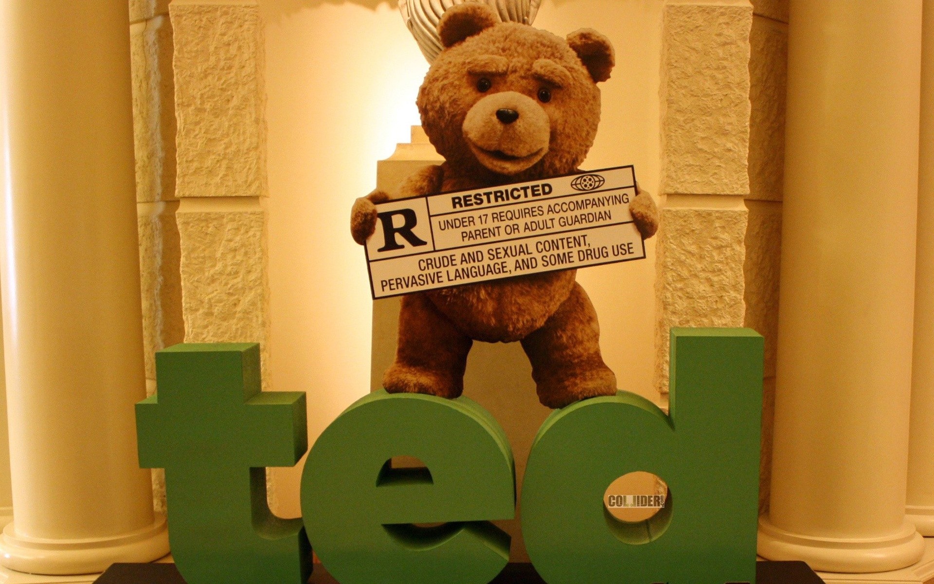 film al chiuso verde divertente commedia teddy