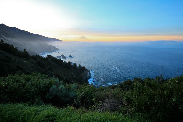 Paysage de plage sur la mer le matin