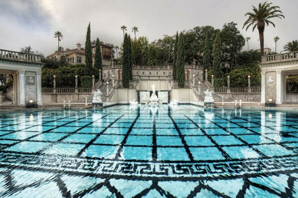 Der luxuriöse Brunnen ist das wichtigste Juwel der Stadt