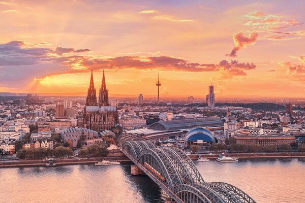 Miasto Niemiec podczas zachodu Słońca