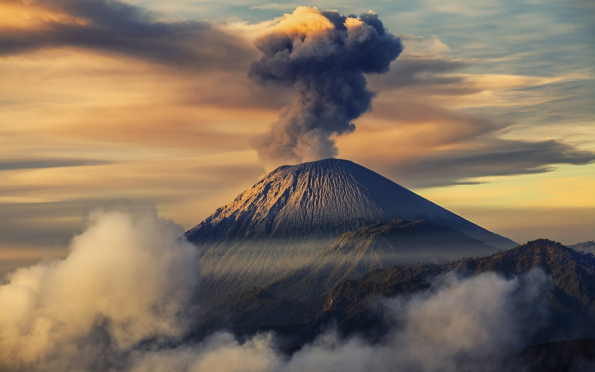 otras ciudades cielo volcán puesta de sol paisaje tormenta amanecer al aire libre erupción montañas naturaleza viajes clima nube semeru volcánico java oriental fondo