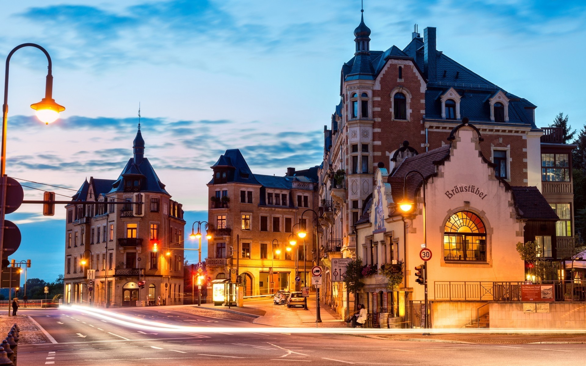 deutschland architektur stadt reisen haus im freien dämmerung himmel straße stadt tourismus kirche abend beleuchtung alt urban spektakel stadt turm sehenswürdigkeit wachwitz dresden deutschlandweit