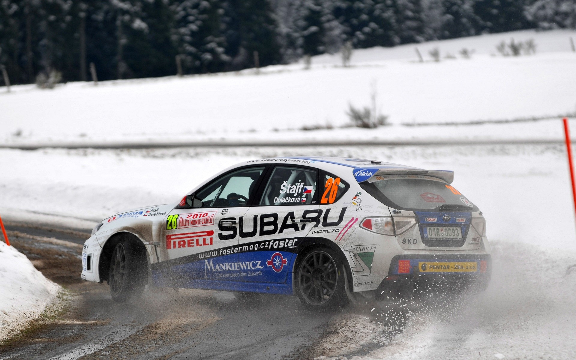 esporte corrida carro carro competição pressa rápido campeonato drive pista motorista deriva piloto ação sistema de transporte comício esporte neve estrada resistência poder subaru checa sujeira