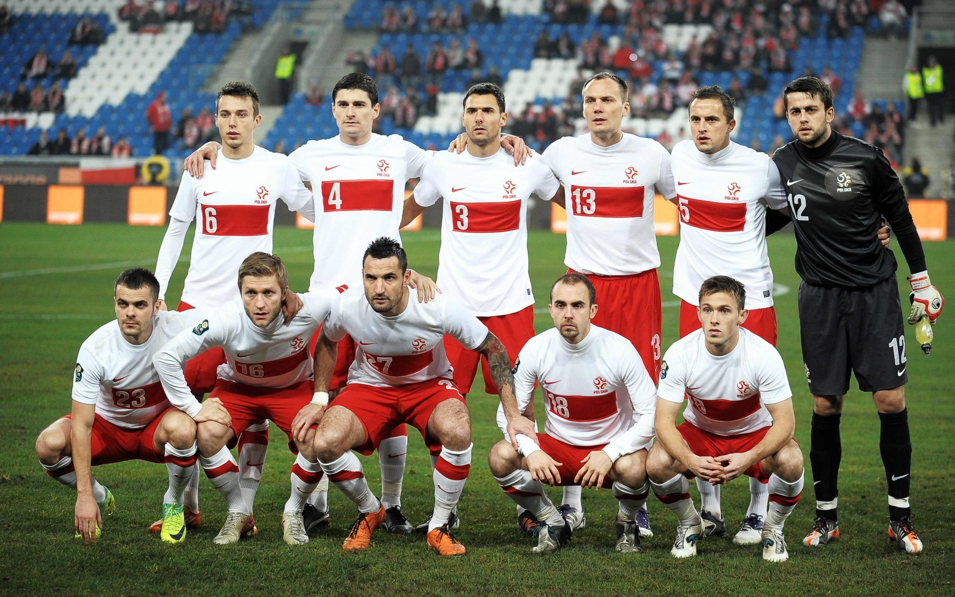 fußball fußball wettbewerb sportler stadion spiel ball spiel ziel rugby kader person fußballer sportfan aktion champion bewegung sport polen sterne