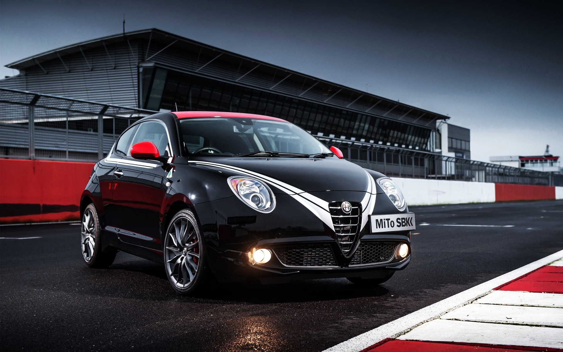 alfa romeo carro carro sistema de transporte automotivo rápido asfalto dirigir apresse-se estrada ação rodas corrida chernushka alfa romeo mito