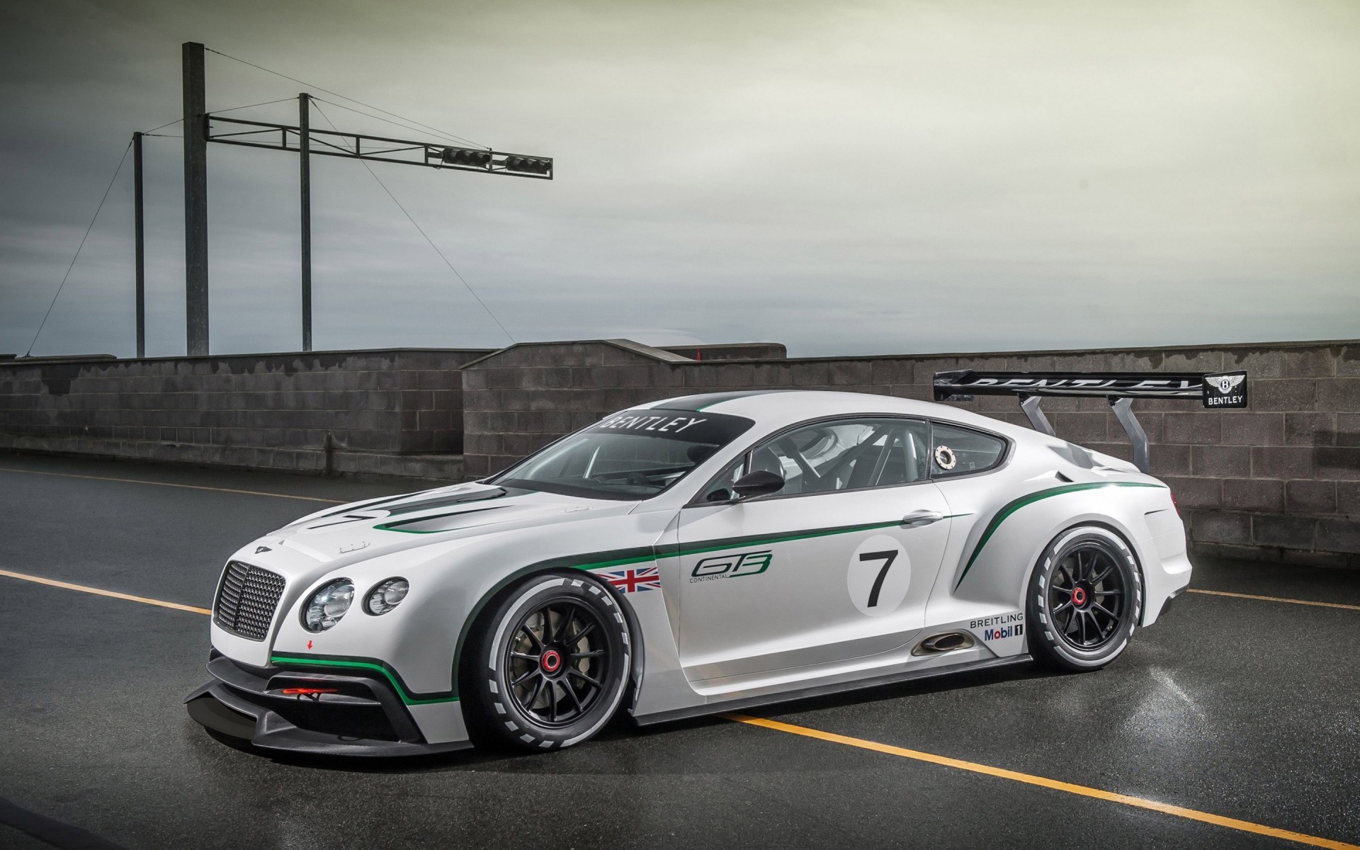 concept cars car vehicle hurry race fast noon wheel asphalt action competition automotive transportation system blacktop drive pavement bentley continental gt3