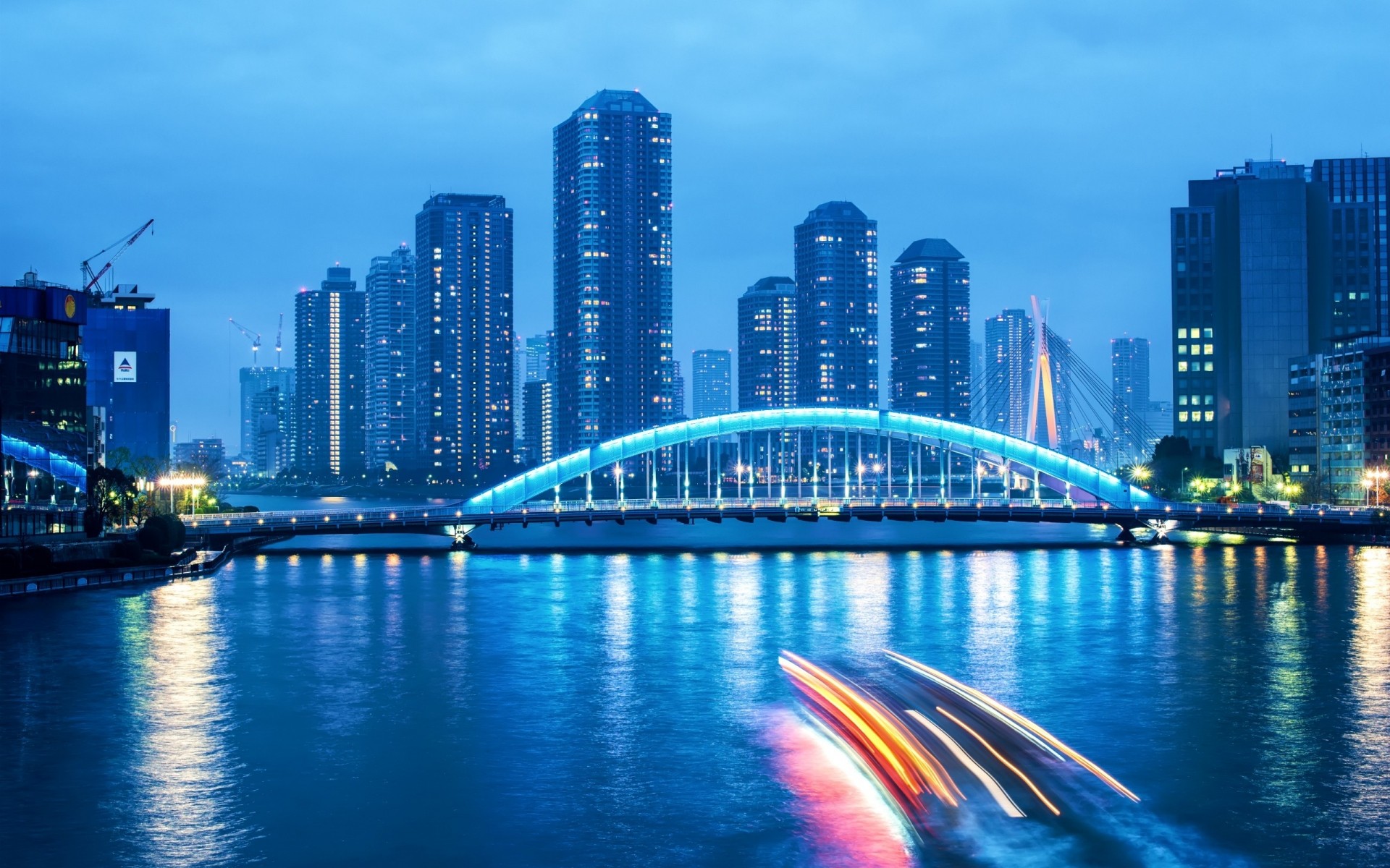 giappone architettura centro città grattacielo città crepuscolo skyline viaggi finanza casa acqua affari lungomare cielo ufficio urbano sera ponte illuminato grattacieli notte ponte fiume esposizione luce luce blu nuvole