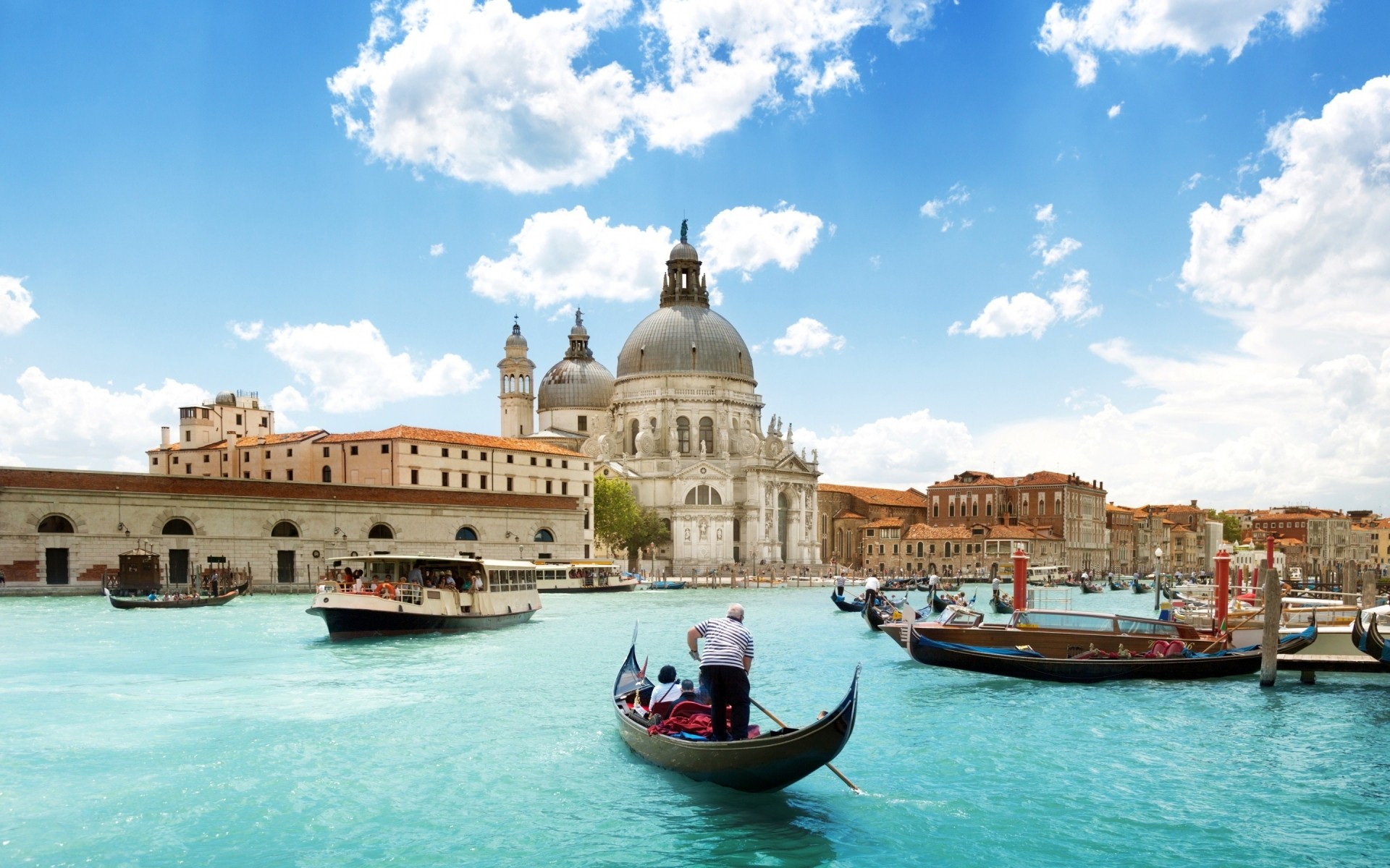 italien reisen gondeln architektur wasser tourismus venezianer haus himmel urlaub boot lagune stadt meer venedig blauer himmel landschaft