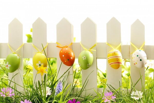 Encantadora decoración de huevos de Pascua