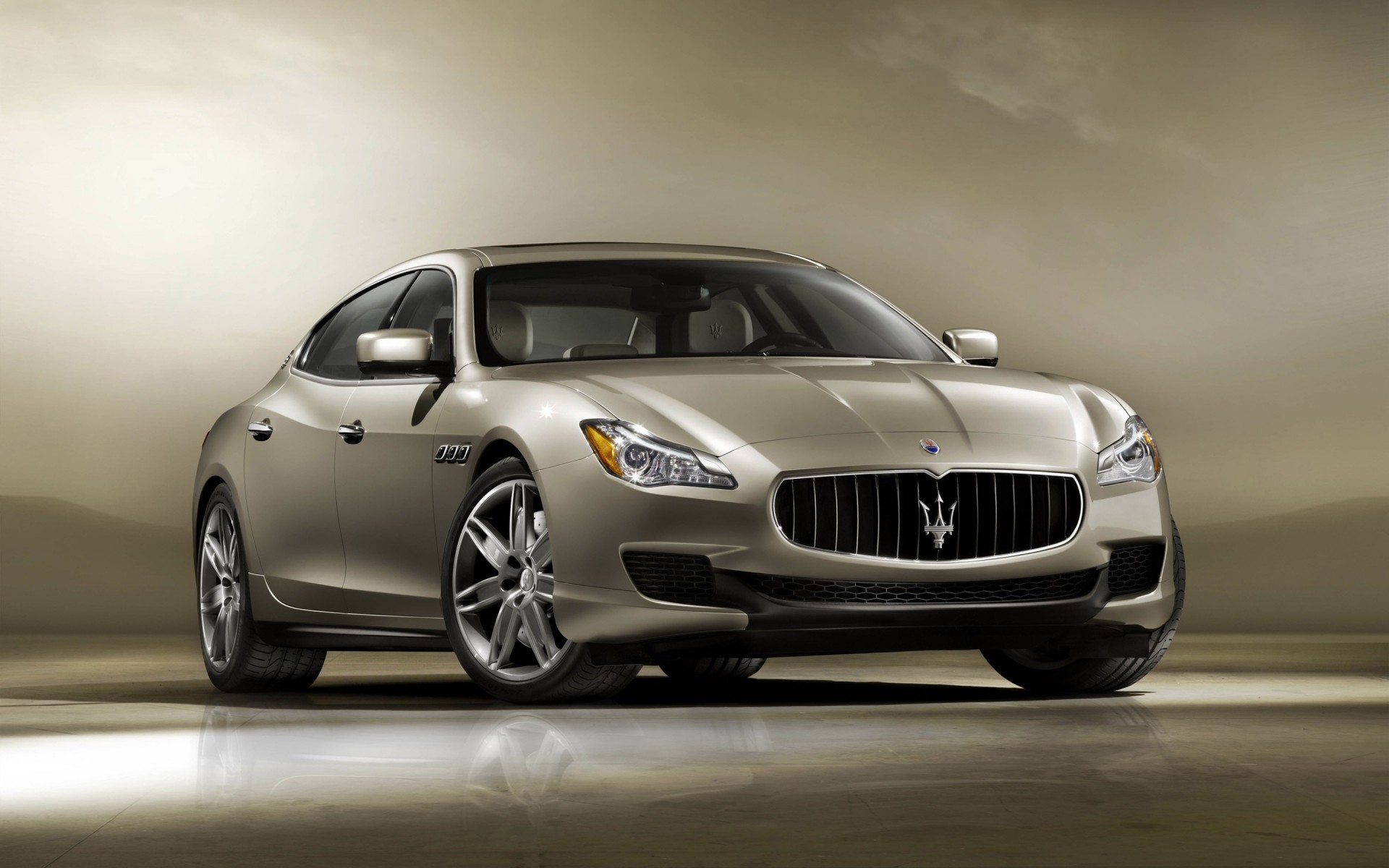 maserati auto auto ruote automobile veloce sistema di trasporto unità coupé fretta asfalto marciapiede mezzogiorno berlina maserati quattroporte in