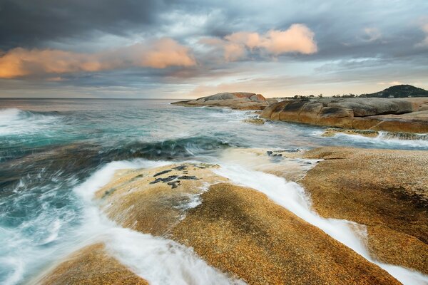 The excitement of the sea before the beginning of the storm