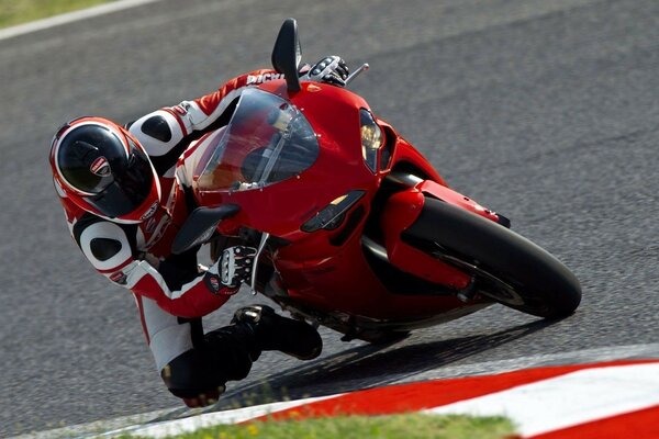 Ducati sportbike rider жылдамдық жетегі