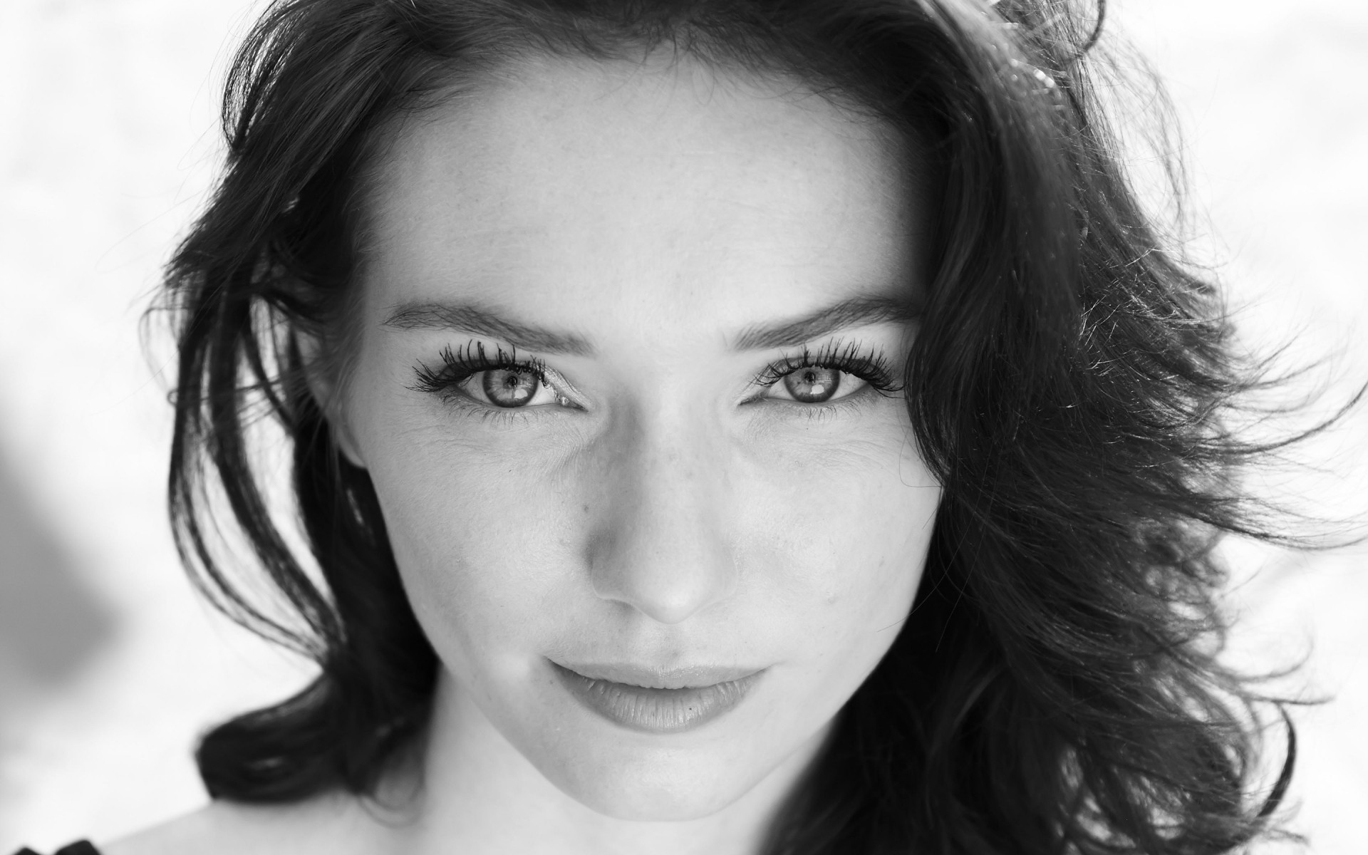 портрет монохромный женщина девушка модель мода лицо сексуальный взрослый глаз один волосы красивые довольно гламур элинор томлинсон знаменитости знаменитости знаменитости