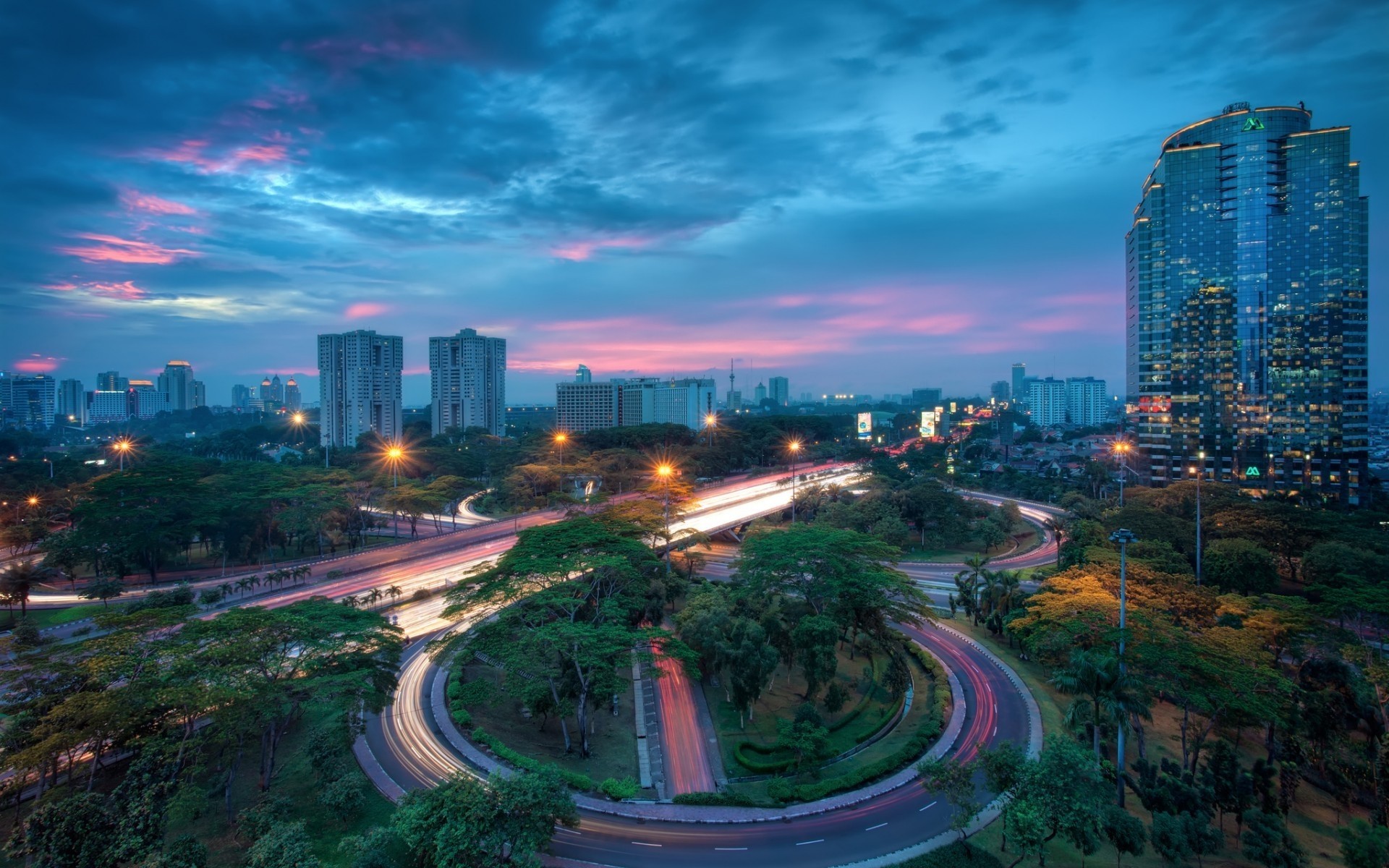 inne miasta miasto architektura śródmieście miasto skyline wieżowiec podróże miejski dom zmierzch ruch wieczór droga niebo biznes biuro nowoczesne autostrada podświetlane światło