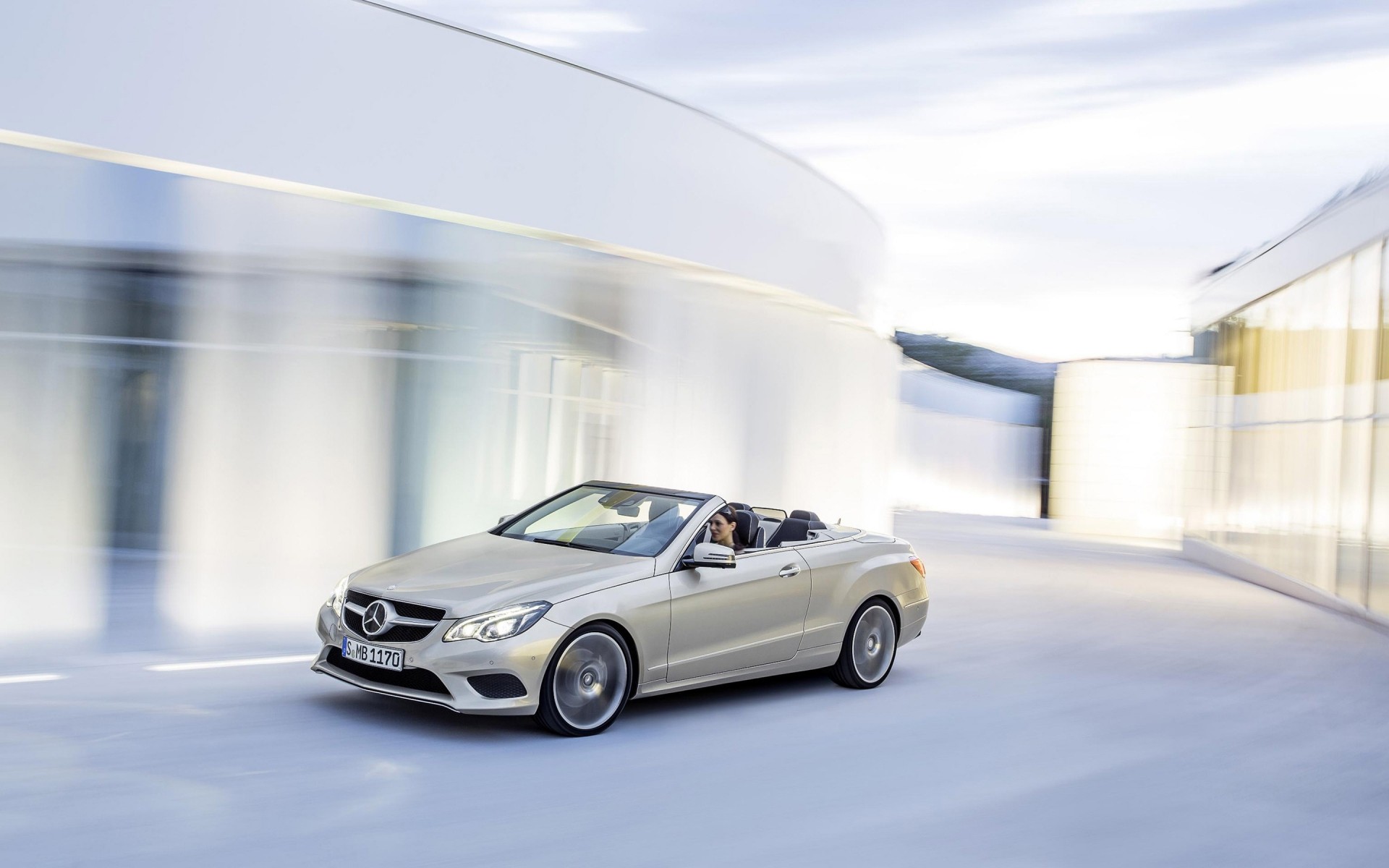 mercedes-benz auto auto sfocatura sistema di trasporto asfalto automobilistico azione marciapiede strada veloce fretta mercedes benz classe e convertibile e-class convertibile mercedes benz classe e