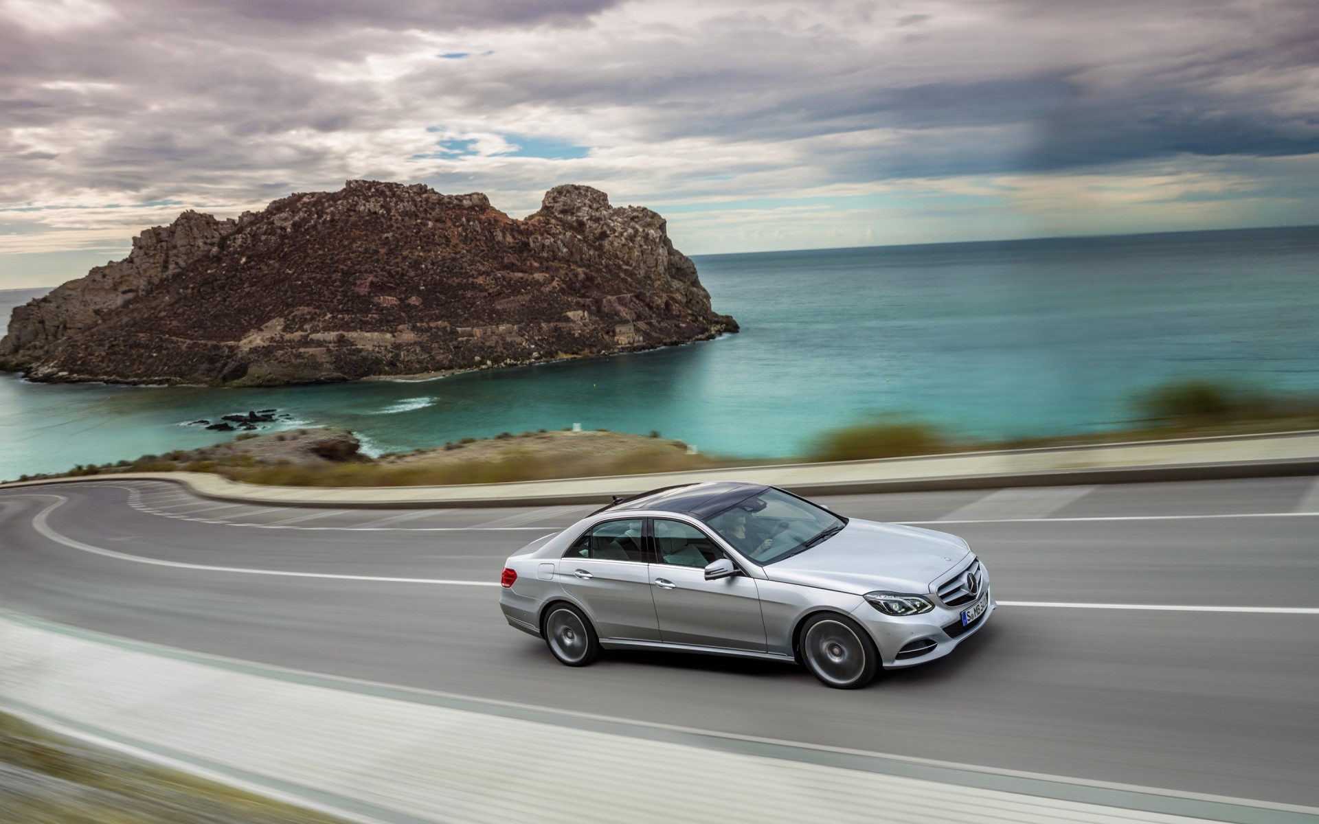 mercedes-benz viagens mar praia oceano mar água estrada céu férias mercedes benz e class