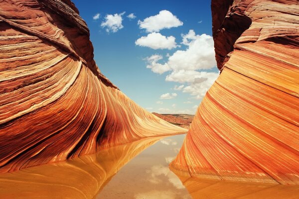 Canyon del deserto con cielo blu