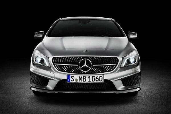 Stylowy nowy Mercedes Benz