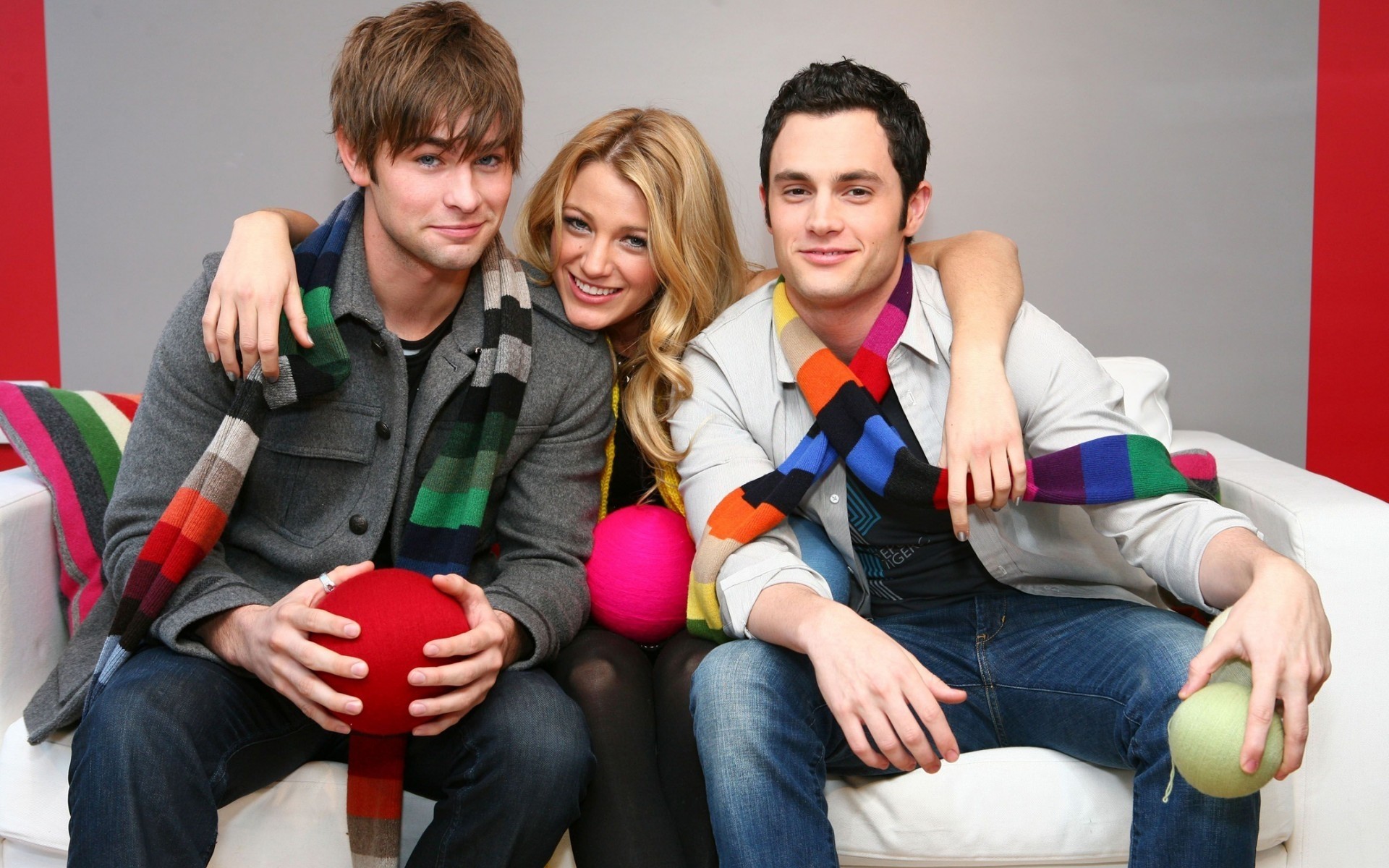 series de televisión mujer sentarse hombre placer unión familia interior amor estudiante vacaciones amistad adolescentes gossip girl