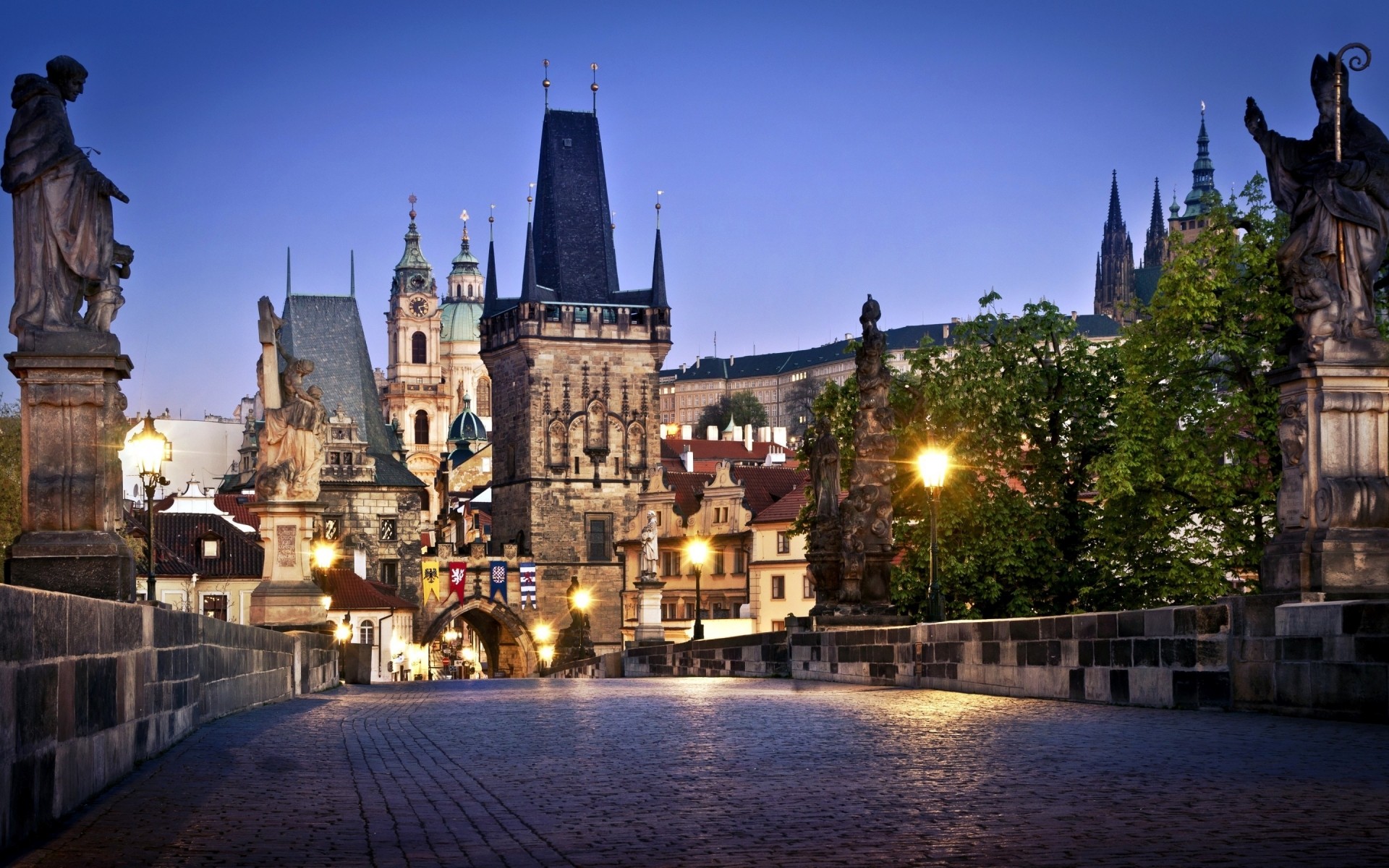 andere städte architektur stadt reisen fluss dämmerung hintergrundbeleuchtung haus brücke abend gotik im freien himmel stadt alt kirche stadt schloss städtisch prag