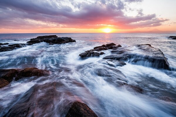 Landschaft Meer in Japan bei Sonnenuntergang