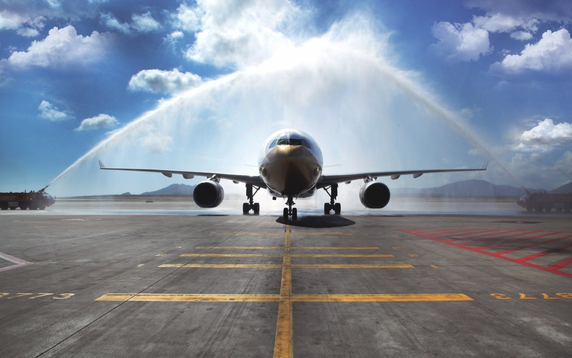 самолет самолет аэропорт транспортная система самолет автомобиль рейс путешествия военные авиалайнер воздуха ввс взлет двигатель летать небо аэробус а300