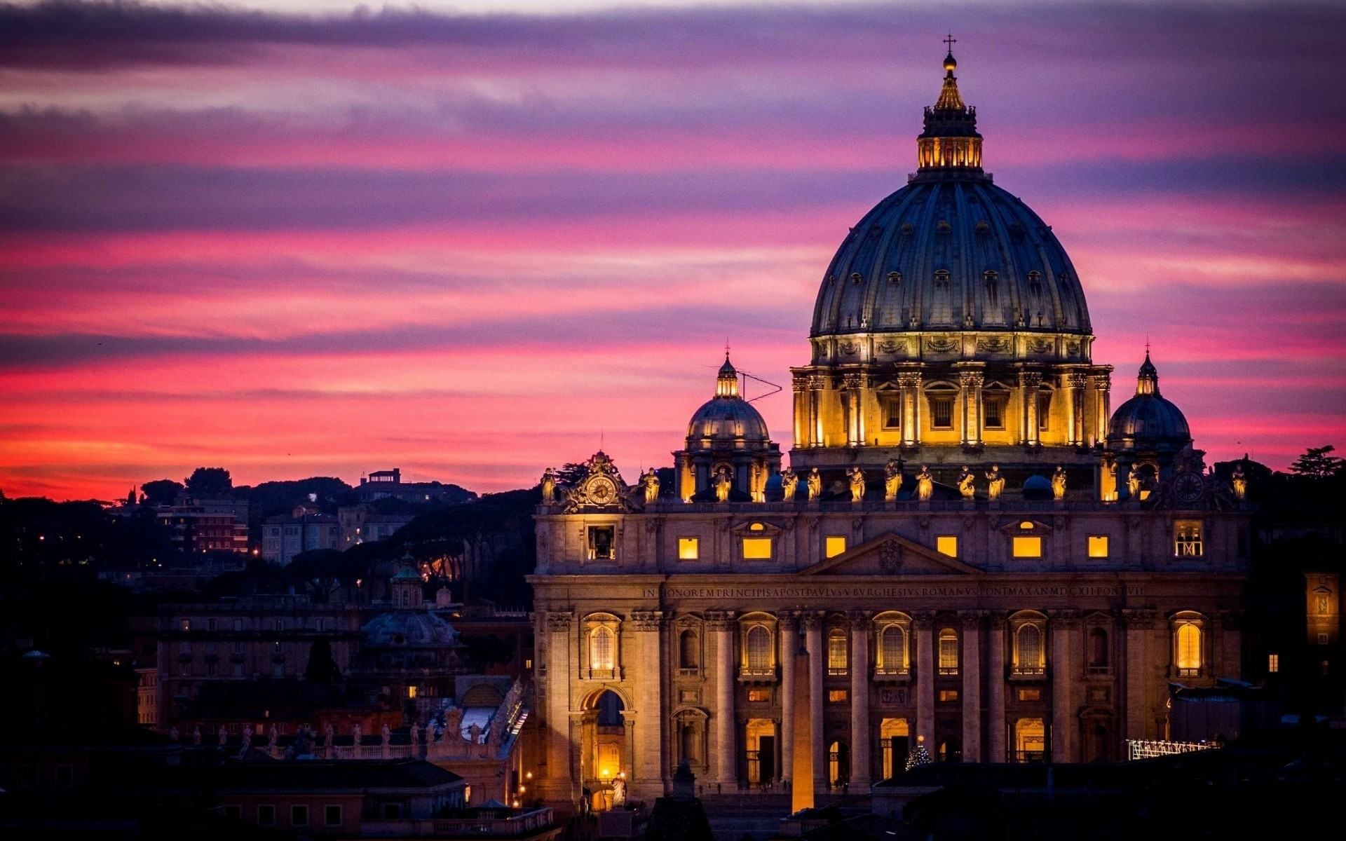 italia arquitectura cúpula viajes iglesia crepúsculo noche ciudad catedral casa religión cielo punto de referencia iluminado al aire libre monumento puesta de sol ciudad ciudad del vaticano