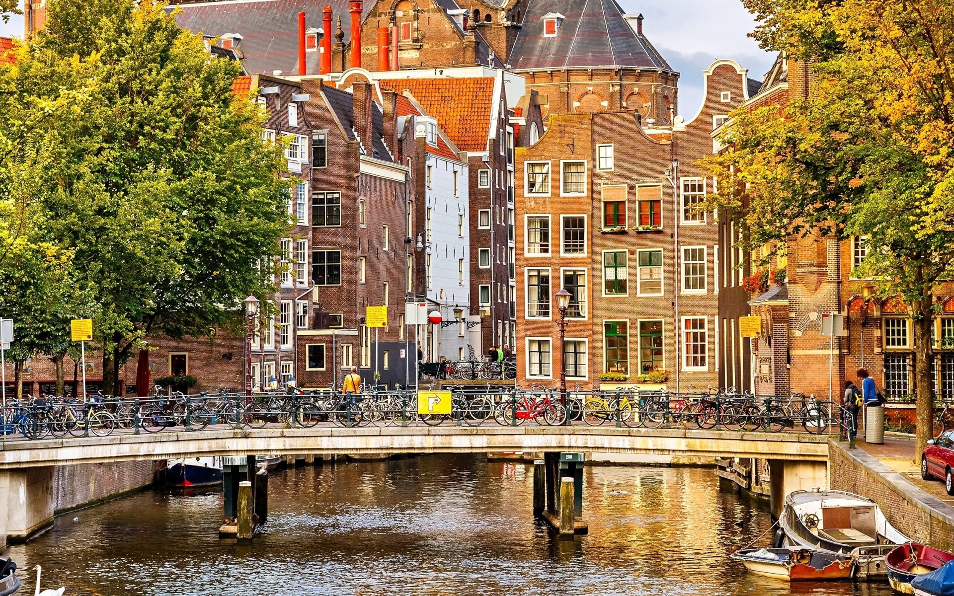 andere städte stadt haus architektur reisen wasser stadt fluss kanal städtisch haus tourismus brücke straße im freien boot schauspiel alt stadt himmel amsterdam