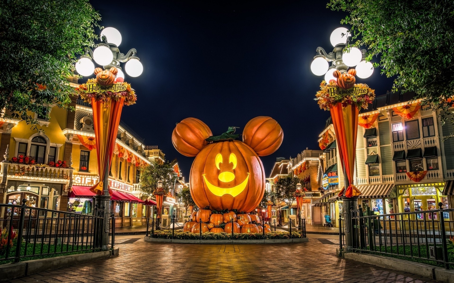 halloween reisen tourismus stadt straße tourist architektur laterne abend hintergrundbeleuchtung haus urban casino kürbis halloween dekoration