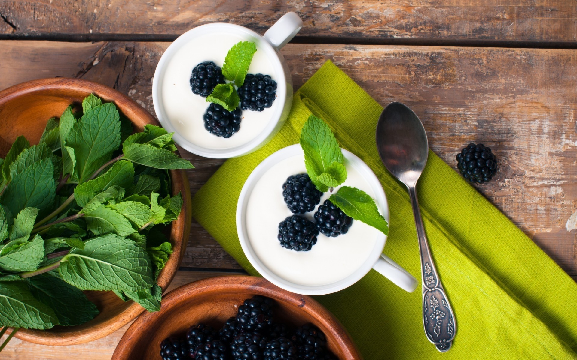 еда фрукты лист древесины здоровья ягодка здоровый черничный сладкий деревянные завтрак питание ложка вкусные мятный ежевика