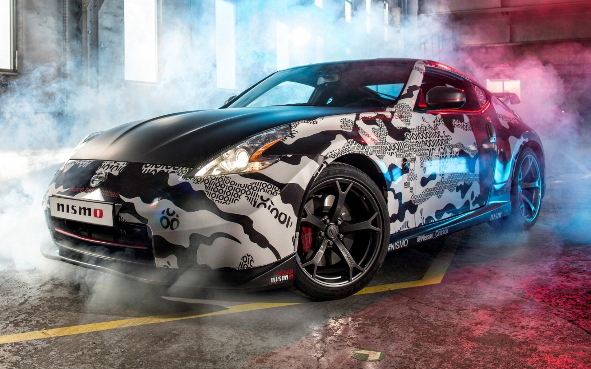 nissan auto auto rennen fahren schnell automobil transportsystem beeilen sie sich wettbewerb räder show international macht nissan 370z kam heraus