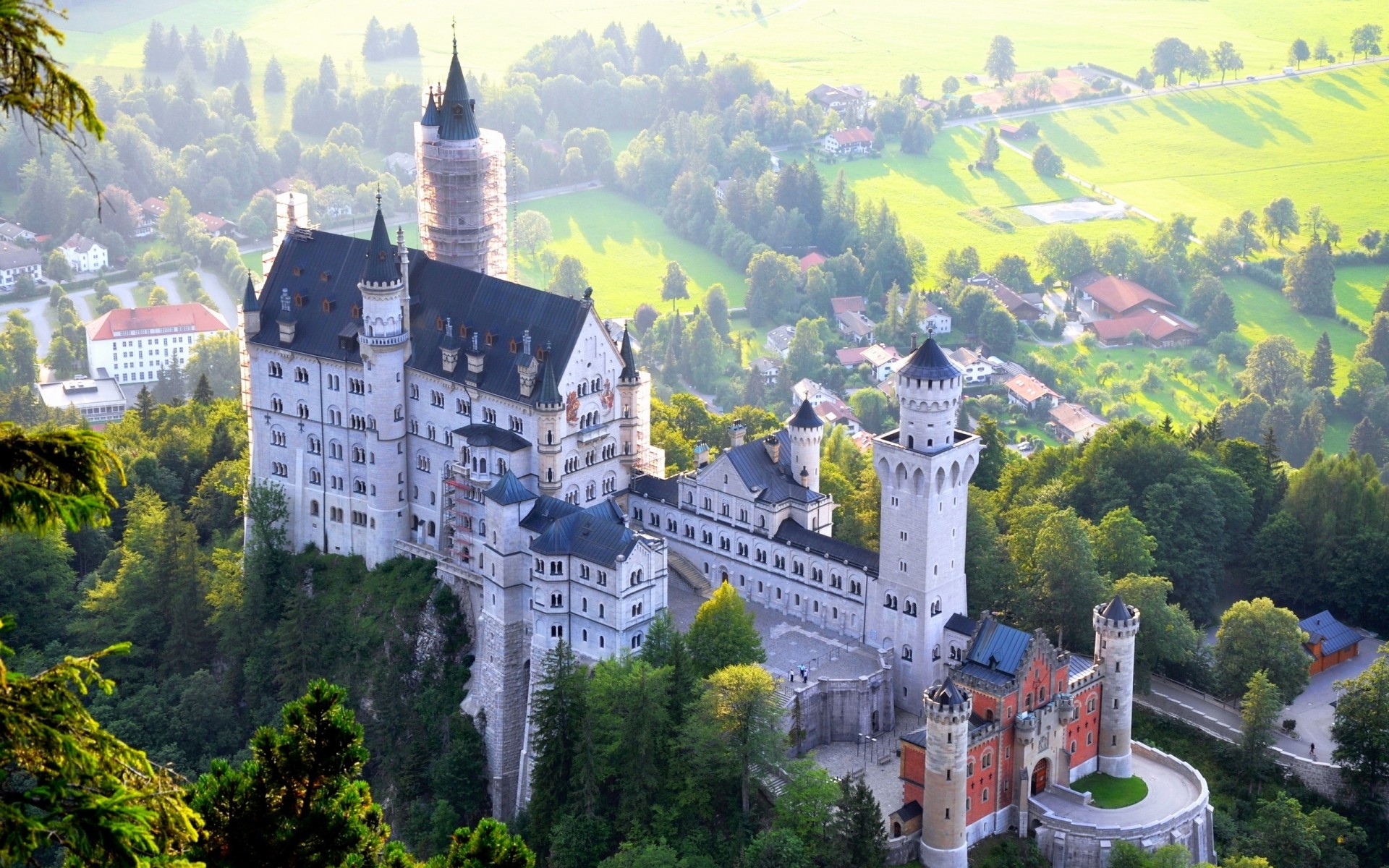 allemagne architecture voyage maison vieux château église ville ville spectacle colline arbre tour été tourisme maison paysage ciel gothique à l extérieur montagnes