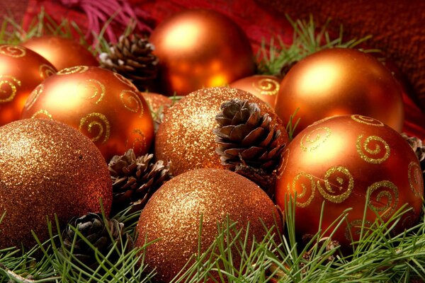 Christmas decorations on the Christmas tree in the form of glass balls