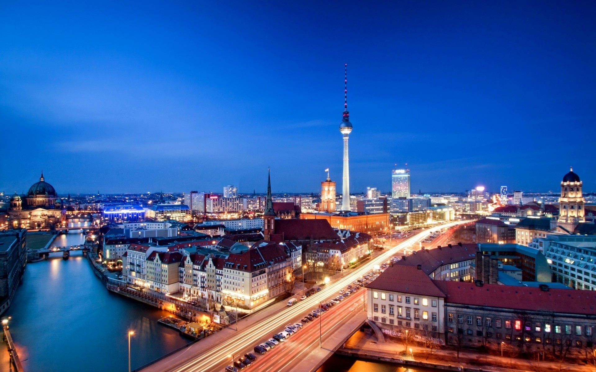 germania architettura viaggi città crepuscolo città cielo acqua sera skyline casa illuminato ponte fiume tramonto traffico all aperto grattacielo urbano affari berlino alexanderplatz paesaggio