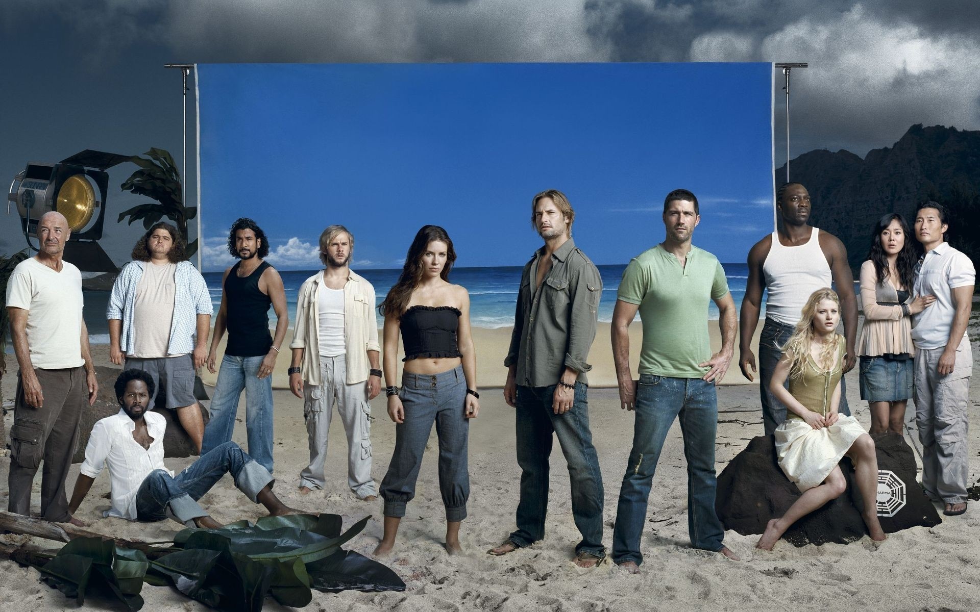 filme gruppe mann frau freundschaft familie kind erwachsener zusammengehö rung jugendliche vier vergnügen mädchen bildung josh holloway team verloren poster