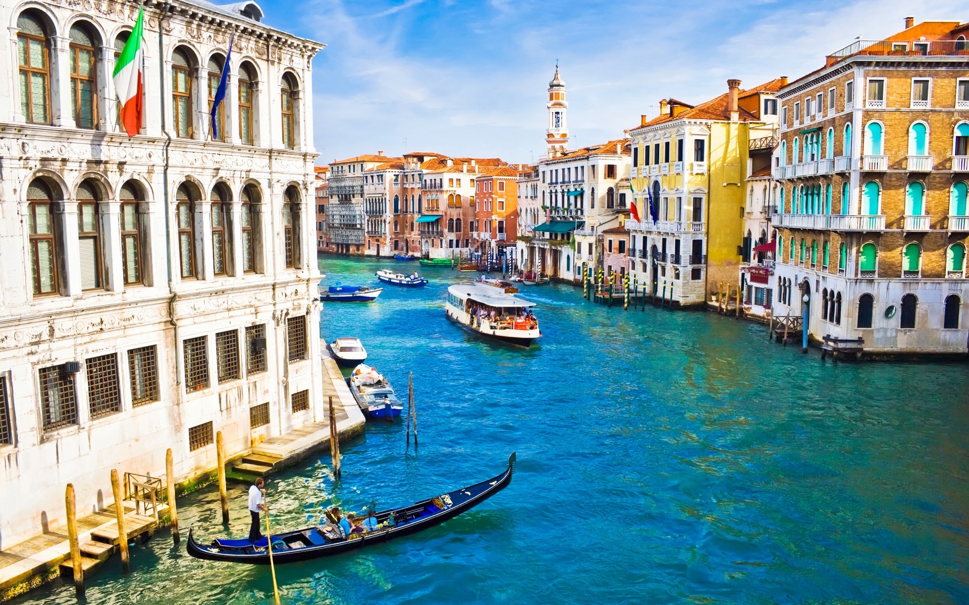 italia veneziano gondole viaggi acqua architettura turismo vacanza canale gondoliere casa città barca spettacolo mare turista laguna cielo grande passare punto di riferimento fiume nave venezia sole paesaggio