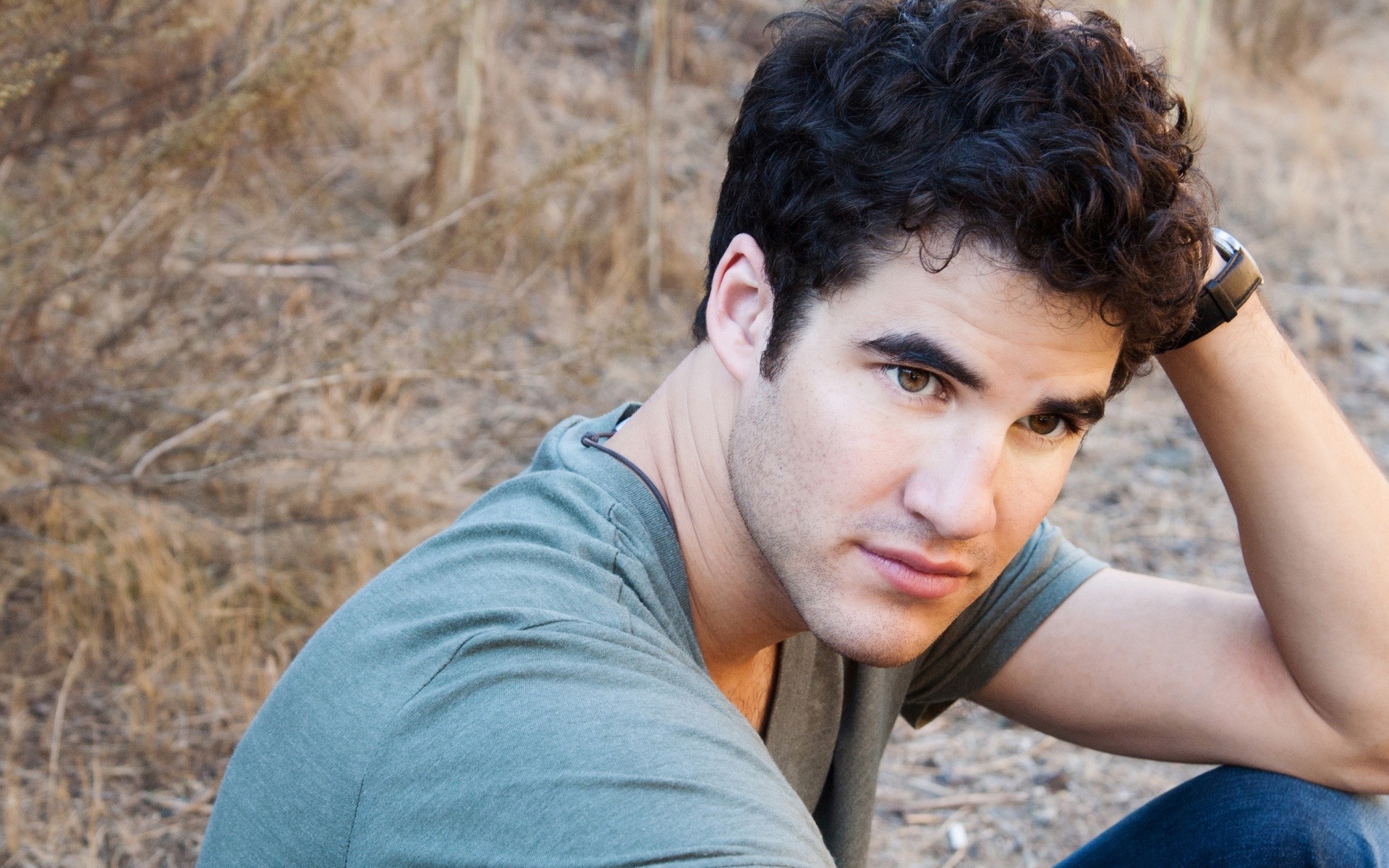 hommes à l extérieur nature portrait unique automne homme femme été adolescents loisirs adulte porter darren criss mec