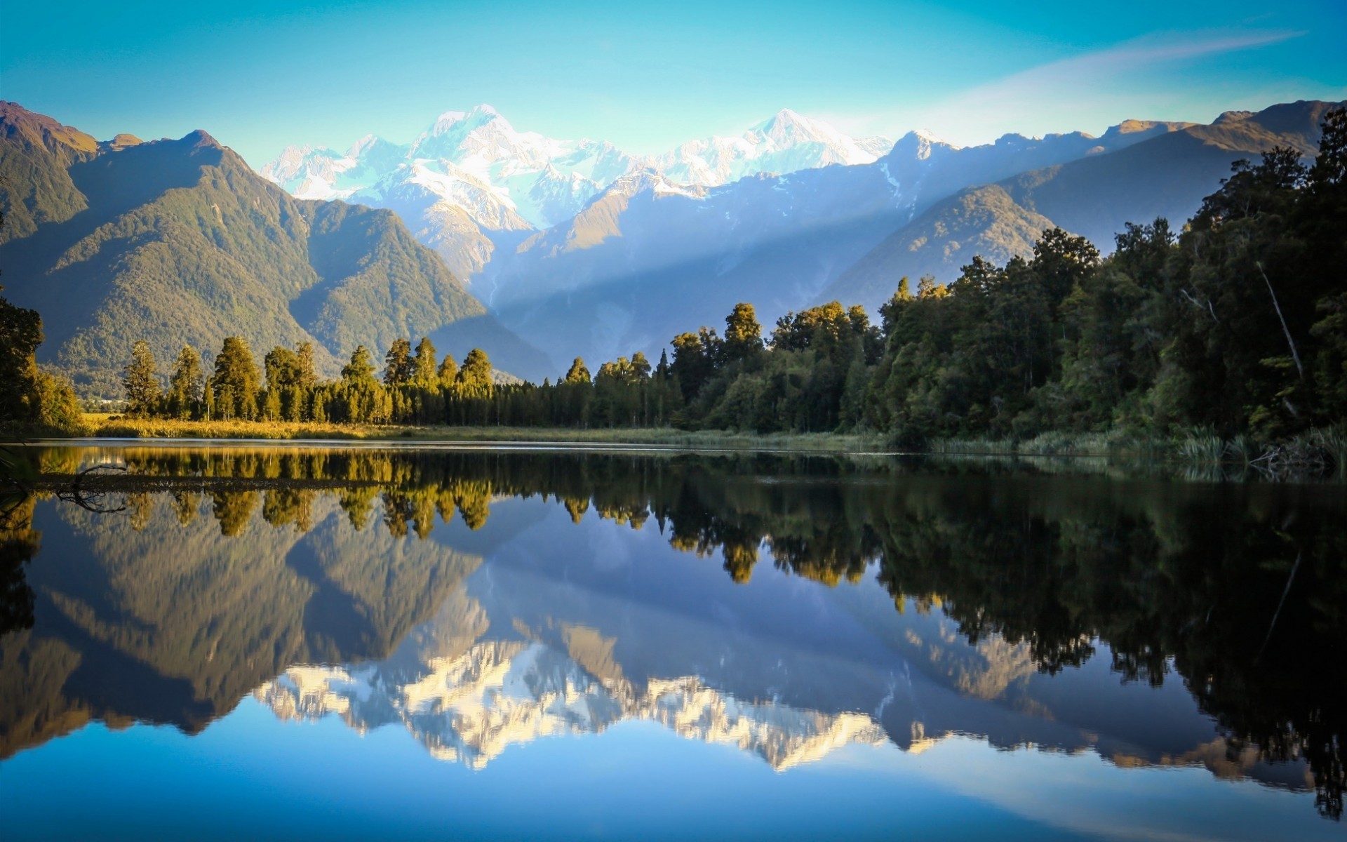 paysage lac réflexion montagnes paysage eau neige nature bois scénique ciel aube voyage bois à l extérieur coucher de soleil automne vallée rivière montagnes forêt