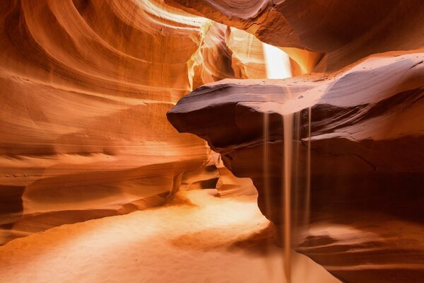 Belle sabbie nel deserto soleggiato